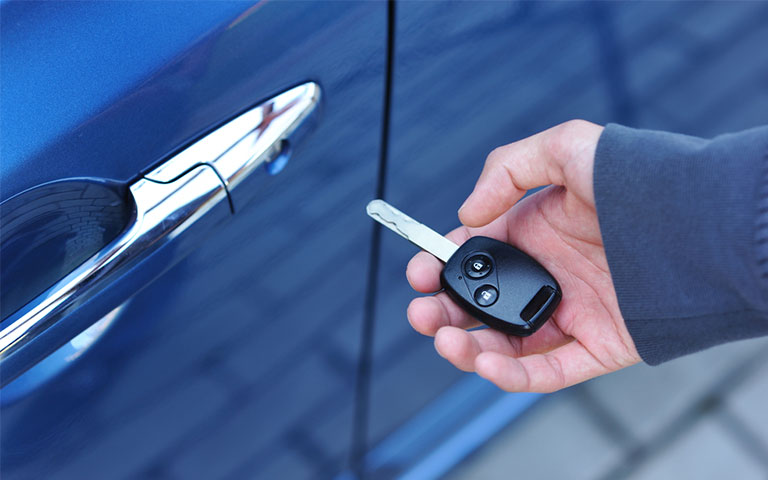 Green locksmith team provides car door unlocking service in Daytona Beach & Ormond Beach, FL